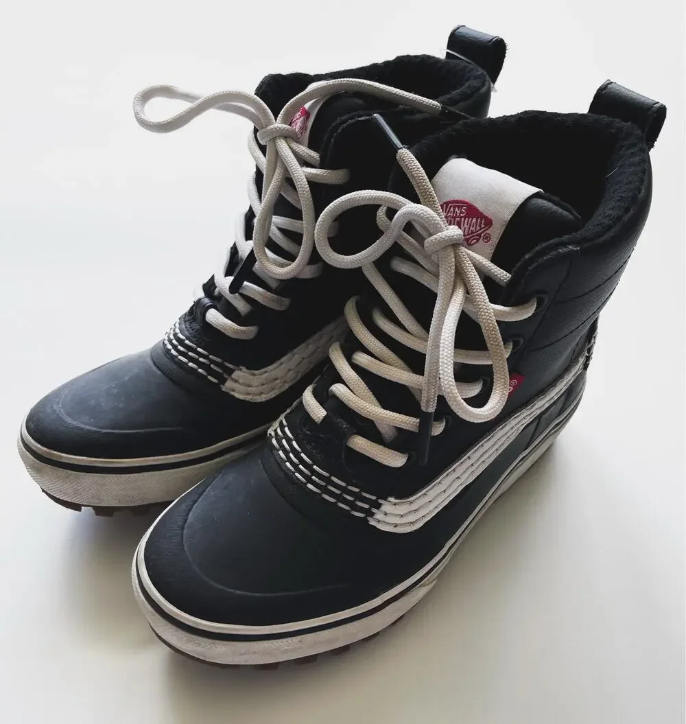 Vans MTE Standard Mid Waterproof Boot Black and White Size 3.5 Girls or 5 Boys